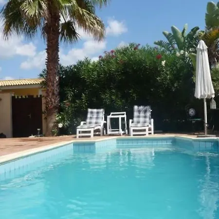 Pino With Exclusive Private Pool Only 50m From The