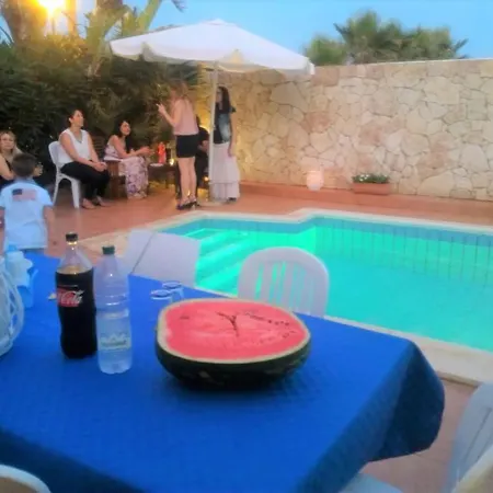 Pino With Exclusive Private Pool Only 50m From The